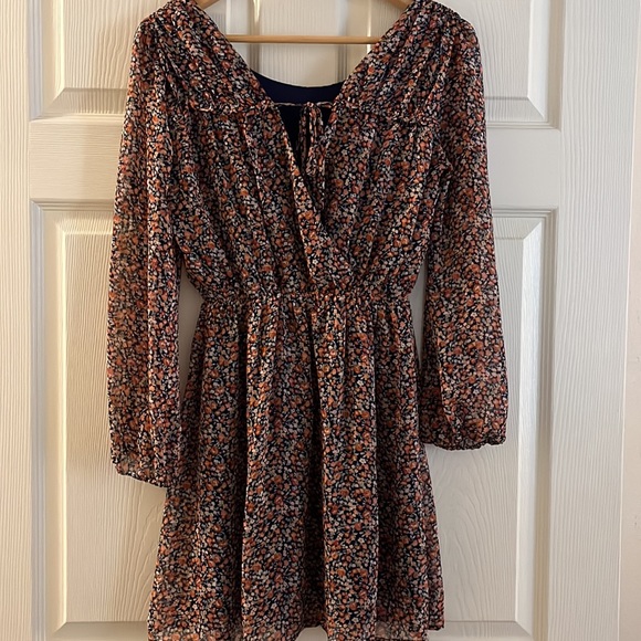 Adorable Floral Long Sleeved Dress - Picture 3 of 5